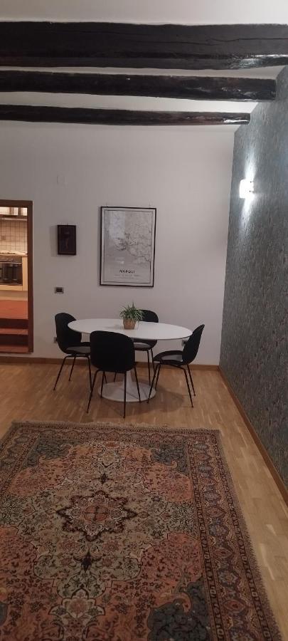 Civico 18 Suite Napels Buitenkant foto