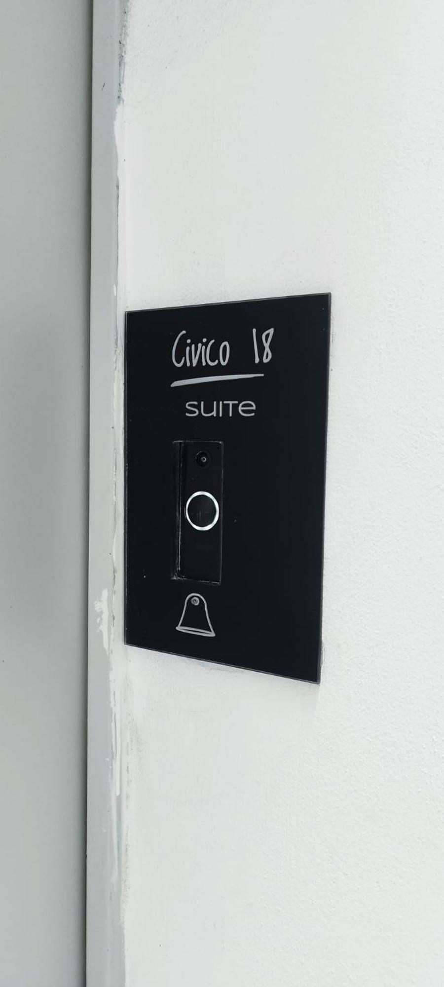 Civico 18 Suite Napels Buitenkant foto